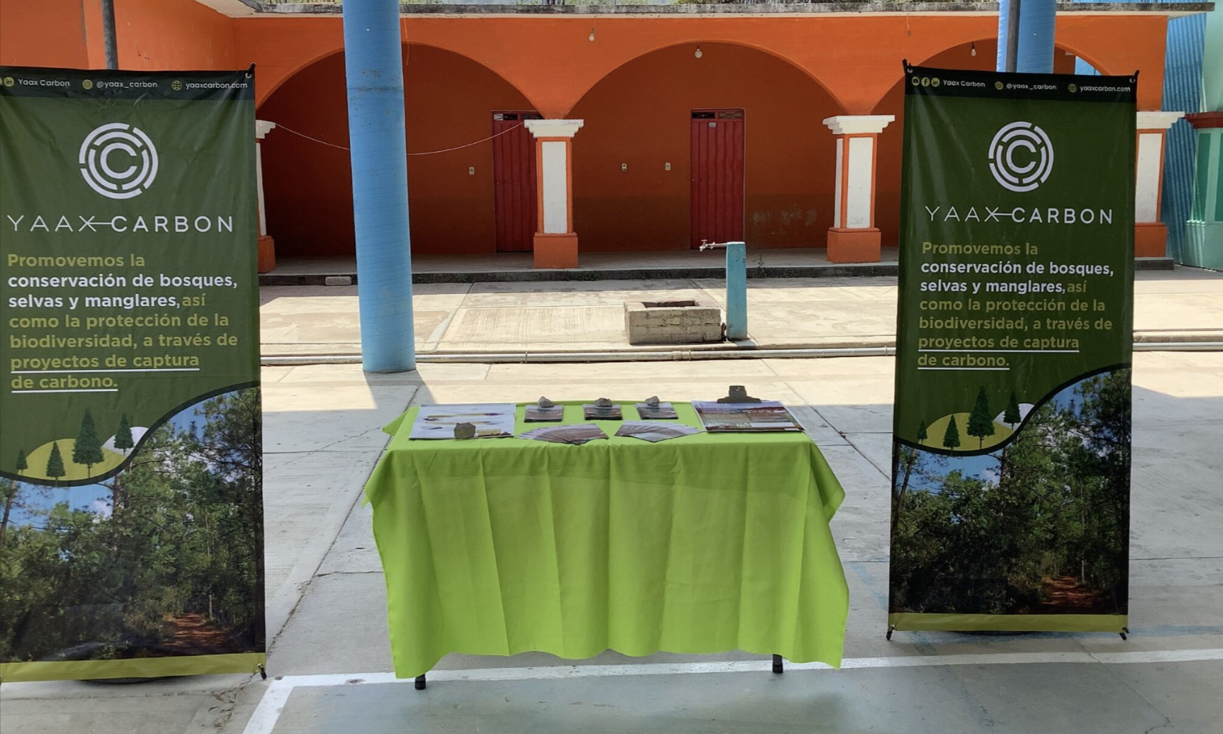 Mesa de información y volanteo sobre el Proyecto de Captura de Carbono Forestal