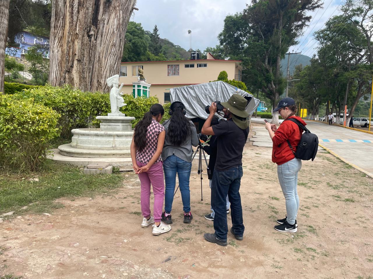 Jóvenes narran la historia de su comunidad a través de un taller audiovisual