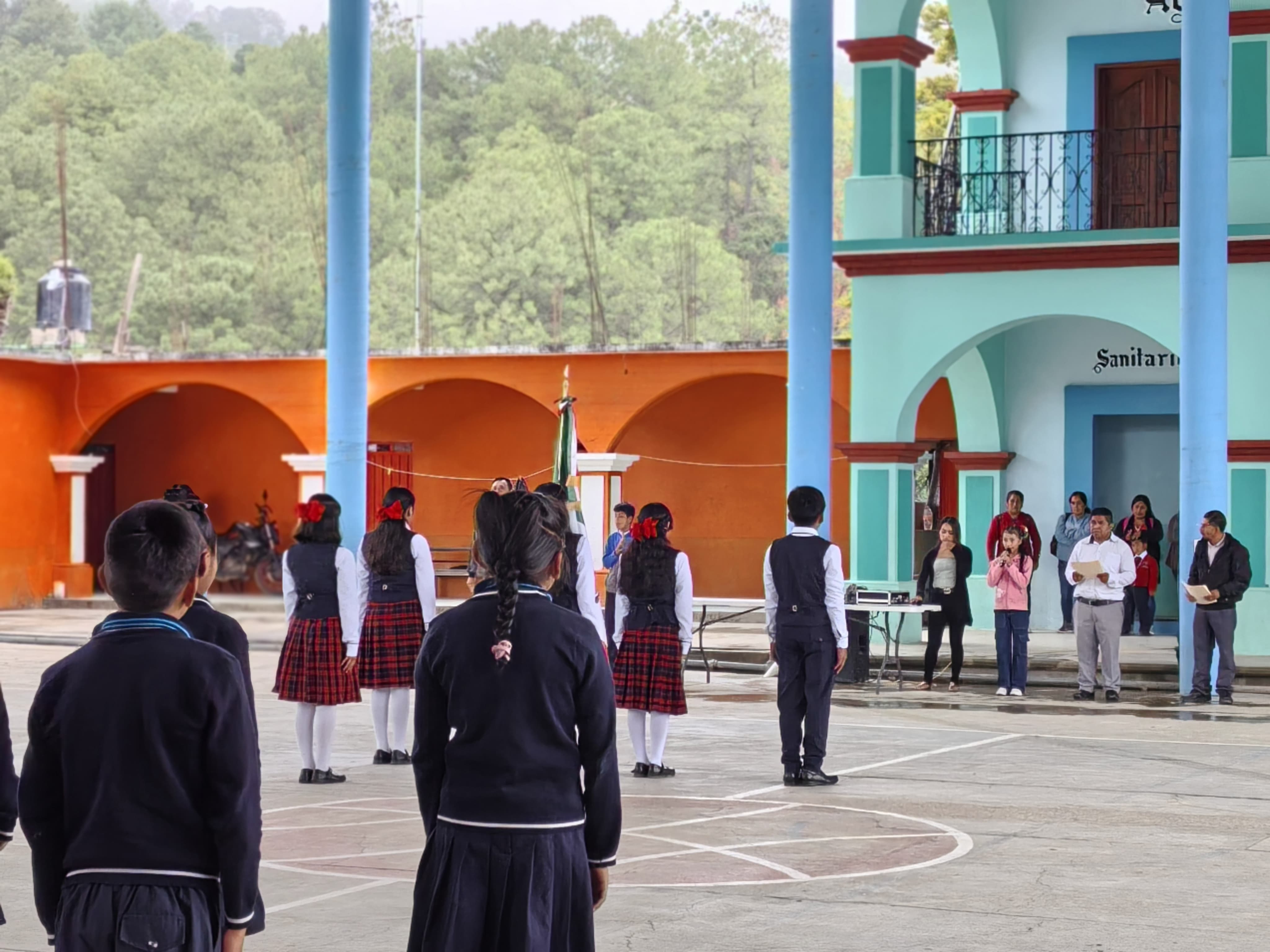 Rifa comunitaria en la celebración del Día de la Independencia